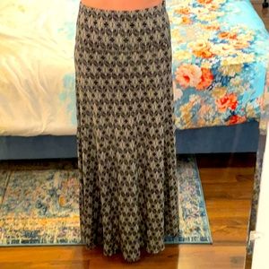 LuLaRoe M Maxi Skirt Dress Black White Pattern